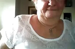 порно: Brunette богиня ударяет большой член и трахается хорошо